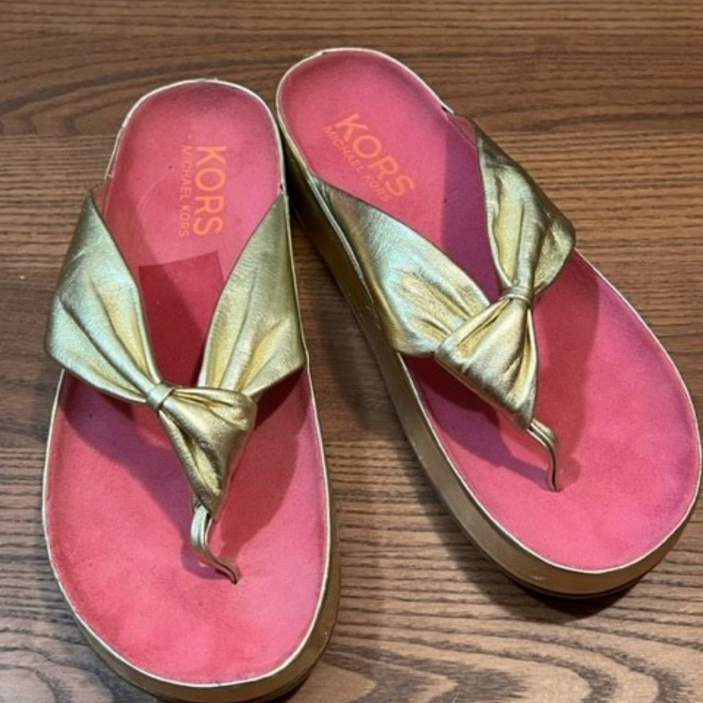 MK Michael Kors Metallic Thong Flatform Sandal Size 8